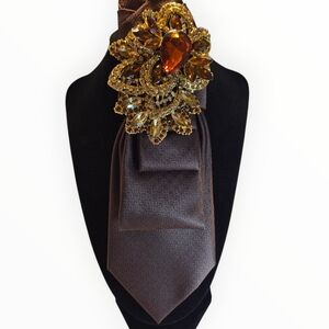Elegant Brown Brooch-Embellished Tie
